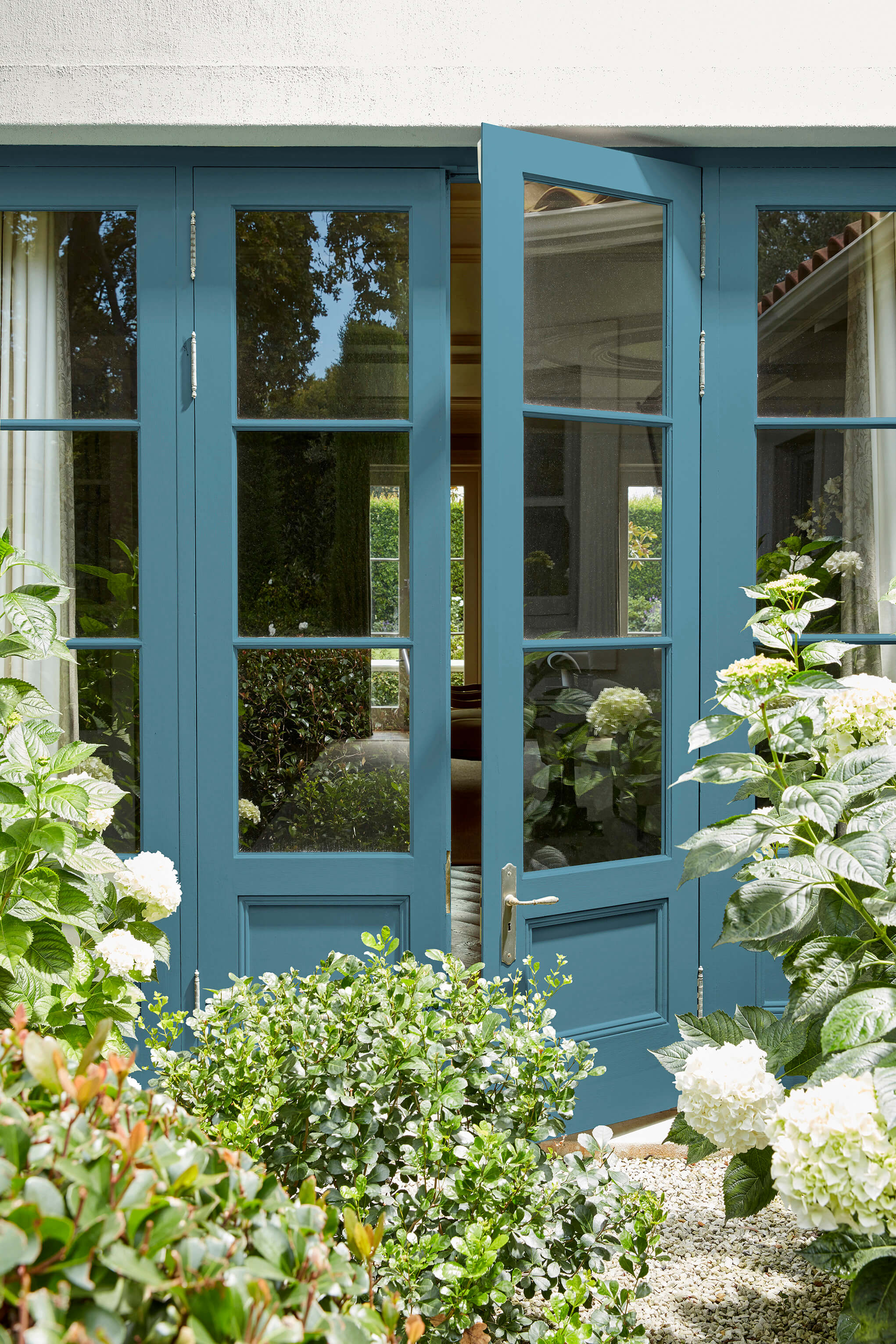 12) INTELLIGENT PAINTS